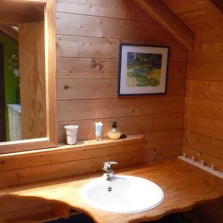 Modern Holiday In With Forest Nearby Hébergement de vacances Houyet