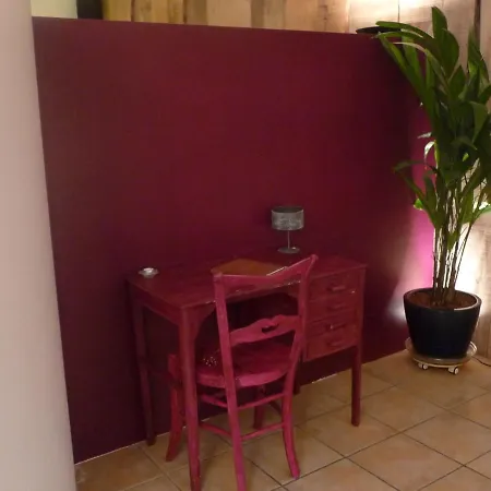 Modern Holiday In With Forest Nearby Hébergement de vacances Houyet